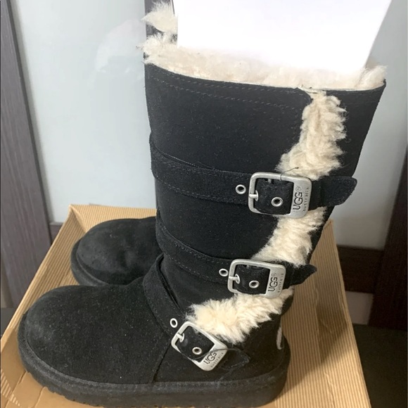 UGG Boots - Picture 3 of 6